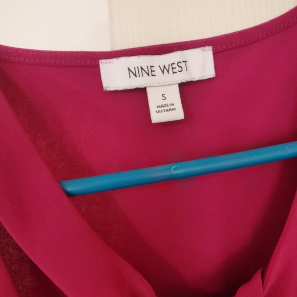 2 Career blouse Lot -Banana Republic and Nine West - Picture 5 of 5